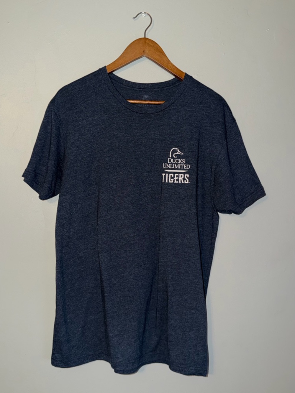 Ducks unlimited x Tigers men’s shirt size Large